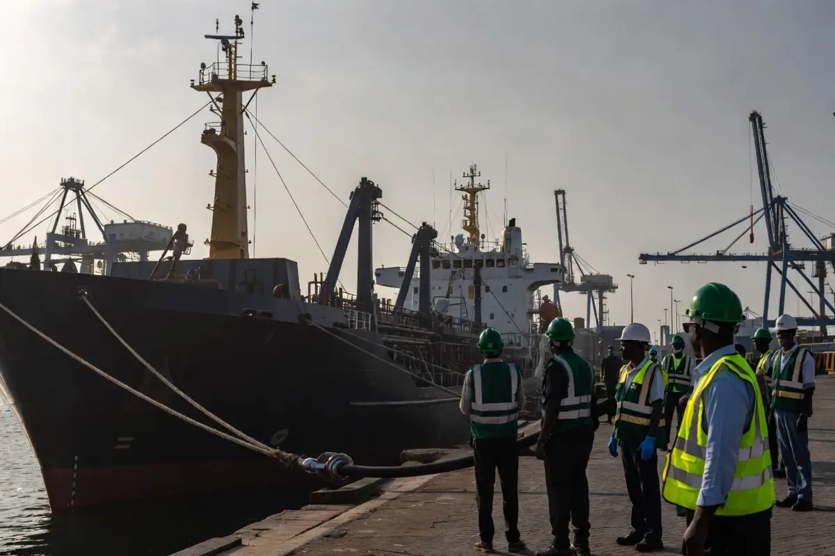 Marine bunker fuel and vessel refuelling at Tema Port, Ghana — sector marine shipping tema port ghana apexafricapetroleum, Accra Ghana