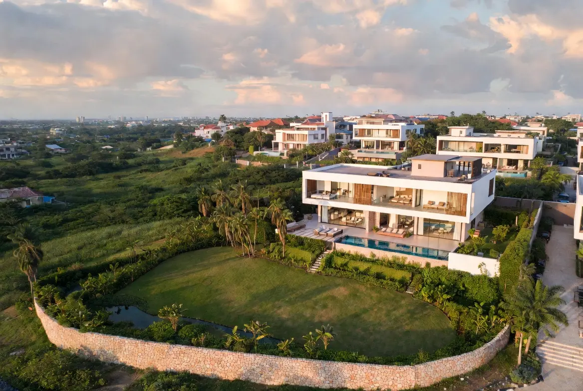 Ultra-high-net-worth private residence built to an international standard in Trasacco, Accra by Luxury Contractors Ghana